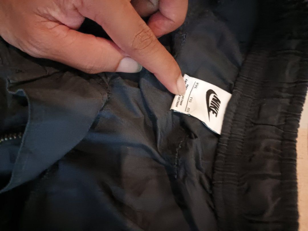 Nike woven cargo short (Category: Shorts) located in Odiongan. Submitted by thriftngo26 (Listing ID 1470949280, Image 2). Description: These are the Nike Club Men's Woven Cargo Shorts (Style Code: FB1247-010), designed as part of the Nike Sportswear collection..