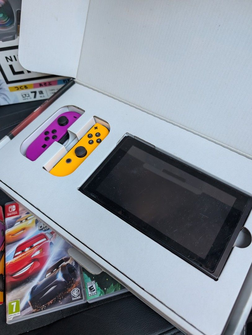 Nintendo Switch V1 Bundle + 4 Games (Mario Odyssey, Cave Story+, Cars 3 ...