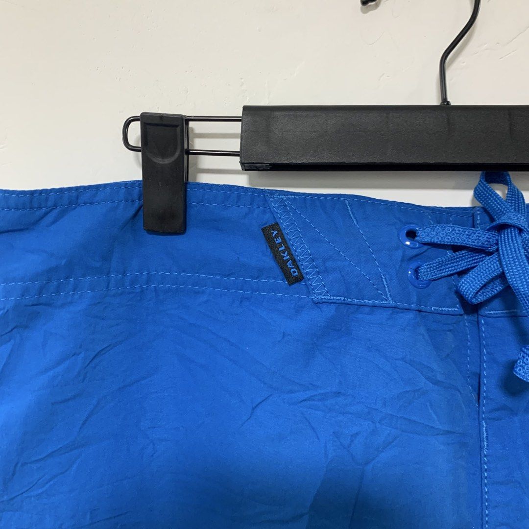 Oakley (Category: Activewear) located in Cavite. Submitted by yobubsss (Listing ID 1471041308, Image 3). Description: Size 33-36w 21L Excellent condition No issue.