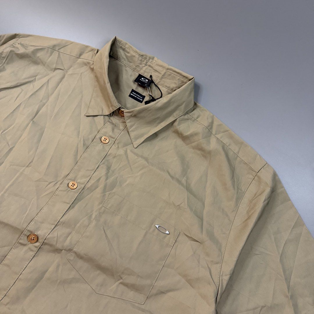 Oakley - Buttondown Polo Metal Logo (Category: Formal Shirts) located in Paranaque City. Submitted by millennial_goodz (Listing ID 1471056308, Image 2). Description: WTS Oakley - Buttondown Polo Metal Logo Size Large Dimensions: 24.5 / 31 Excellent to new Authentic DM.
