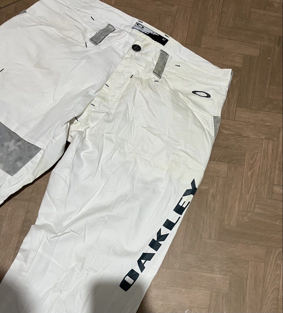 OAKLEY PANTS (Category: Jeans) located in Davao. Submitted by rel18 (Listing ID 1471073413, Image 3). Description: OAKLEY ORIG EXCELLENT ( Need Wash Only) Washable Dirt Waist Line : 32 Length 42 Leg opening : 9.5” Thigh : 10 .