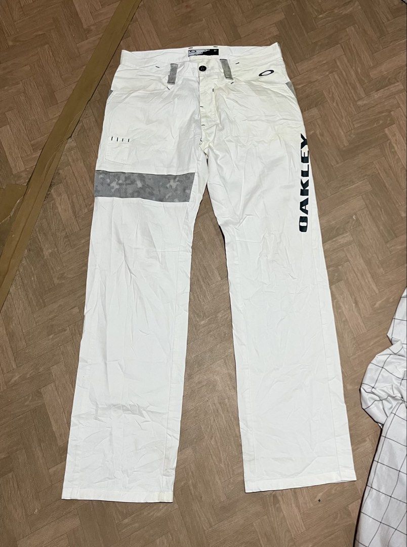 OAKLEY PANTS (Category: Jeans) located in Davao. Submitted by rel18 (Listing ID 1471073413, Image 1). Description: OAKLEY ORIG EXCELLENT ( Need Wash Only) Washable Dirt Waist Line : 32 Length 42 Leg opening : 9.5” Thigh : 10 .
