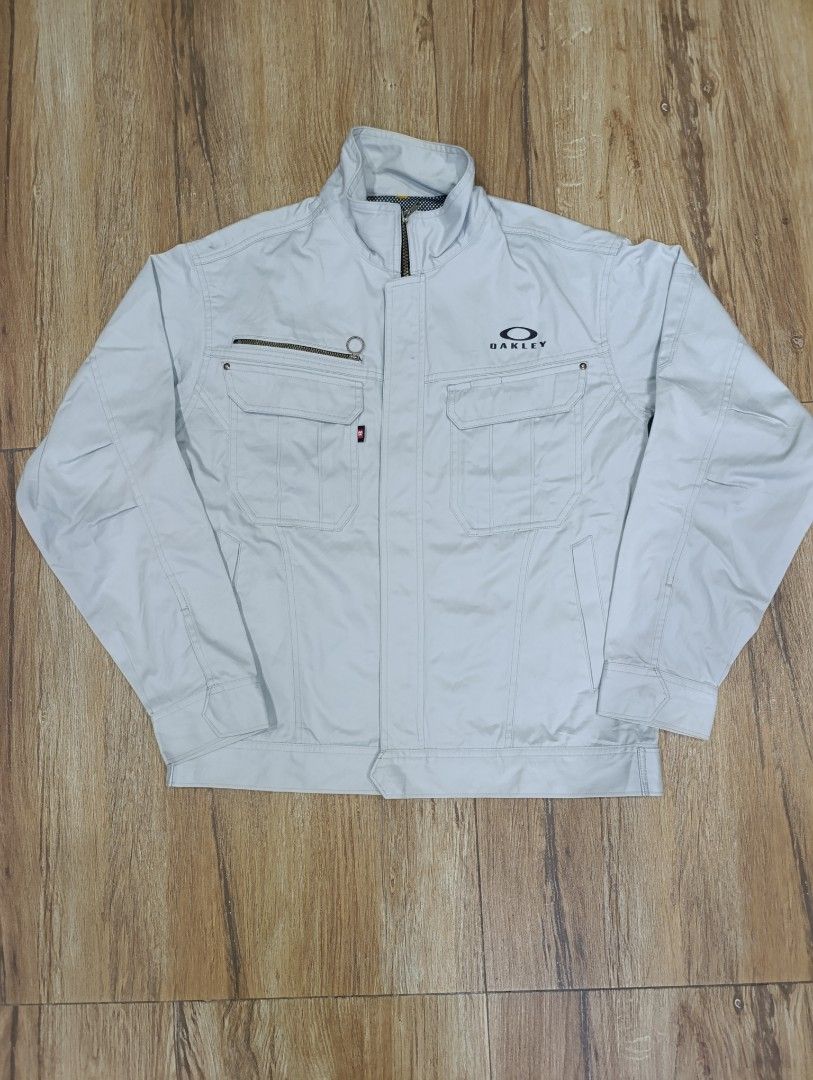 OAKLEY WORK WEAR JACKET (Category: Coats, Jackets and Outerwear) located in Angeles City. Submitted by kc_archvs (Listing ID 1471093009, Image 1). Description: Size: L Dimes: 24x25 issue stains need wash 450php if delivery +sf.