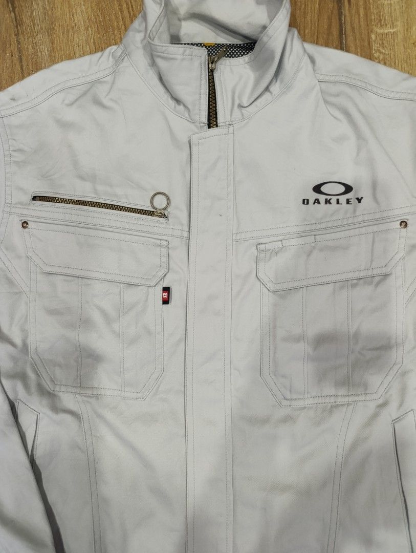 OAKLEY WORK WEAR JACKET (Category: Coats, Jackets and Outerwear) located in Angeles City. Submitted by kc_archvs (Listing ID 1471093009, Image 3). Description: Size: L Dimes: 24x25 issue stains need wash 450php if delivery +sf.