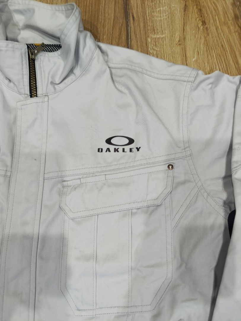 OAKLEY WORK WEAR JACKET (Category: Coats, Jackets and Outerwear) located in Angeles City. Submitted by kc_archvs (Listing ID 1471093009, Image 2). Description: Size: L Dimes: 24x25 issue stains need wash 450php if delivery +sf.