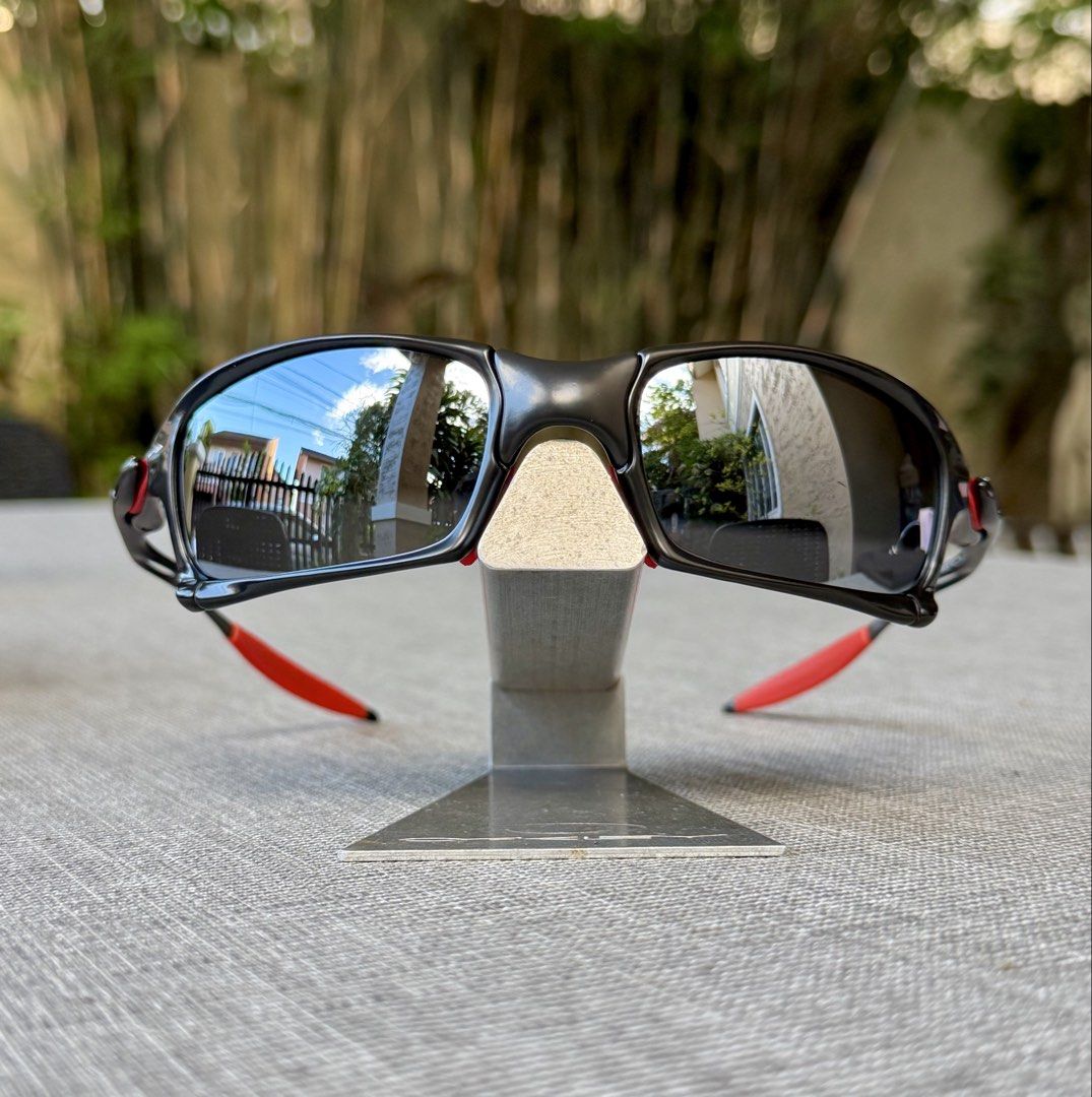 Oakley x-squared ltd Ducati (Category: Sunglasses & Eyewear) located in Bacoor. Submitted by cjton (Listing ID 1470996843, Image 3). Description: Oakley X-squared DUCATI Frame : 10/10 newly restored carbon cerakote SKU Serial Coupler: 10/10 tuned rubbers: 10/10 linegear set Lens: 9/10 or better ( hairline only ) replacement 37,500 only.