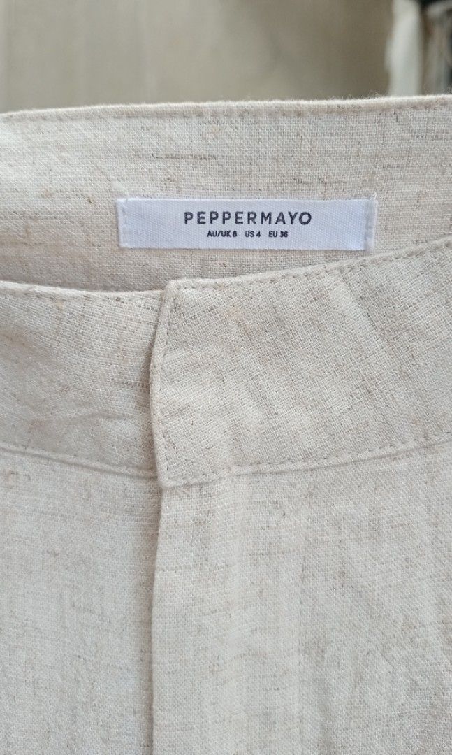Oat Linen summer short (Category: Shorts) located in Davao. Submitted by kannikasok1987 (Listing ID 1470983169, Image 3). Description: Wd side pocket Waist 27 mall quality.