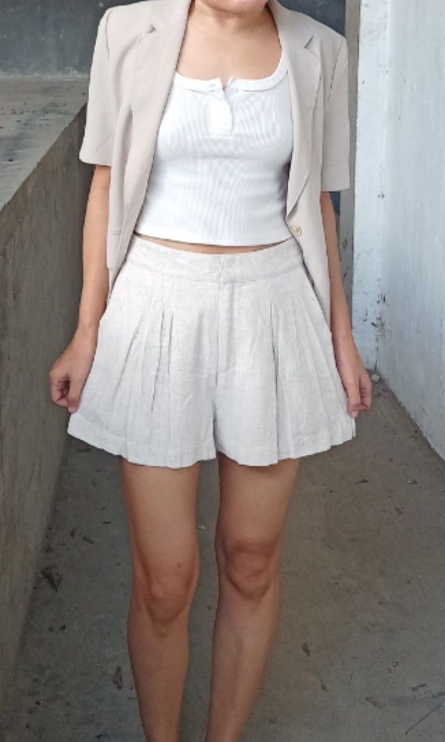 Oat Linen summer short (Category: Shorts) located in Davao. Submitted by kannikasok1987 (Listing ID 1470983169, Image 2). Description: Wd side pocket Waist 27 mall quality.
