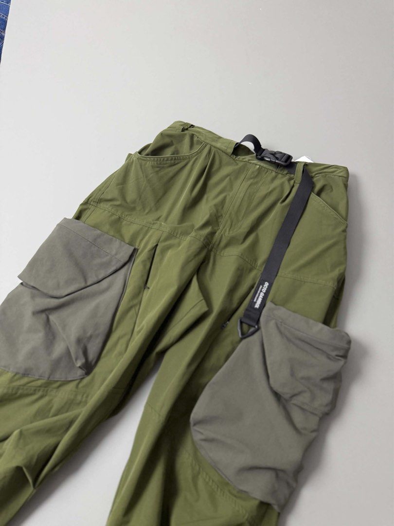 OCTA GAMBOL UTILITY CARGO PANTS (Category: Jeans) located in Guagua. Submitted by sweetboyy (Listing ID 1471042087, Image 3). Description: OCTA GAMBOL UTILITY CARGO PANTS EXCELLENT CONDITION SIZE MEDIUM ON TAG DIMES: WAISTLINE 30-33 / LENGTH 39 / LEG OPENING 8.