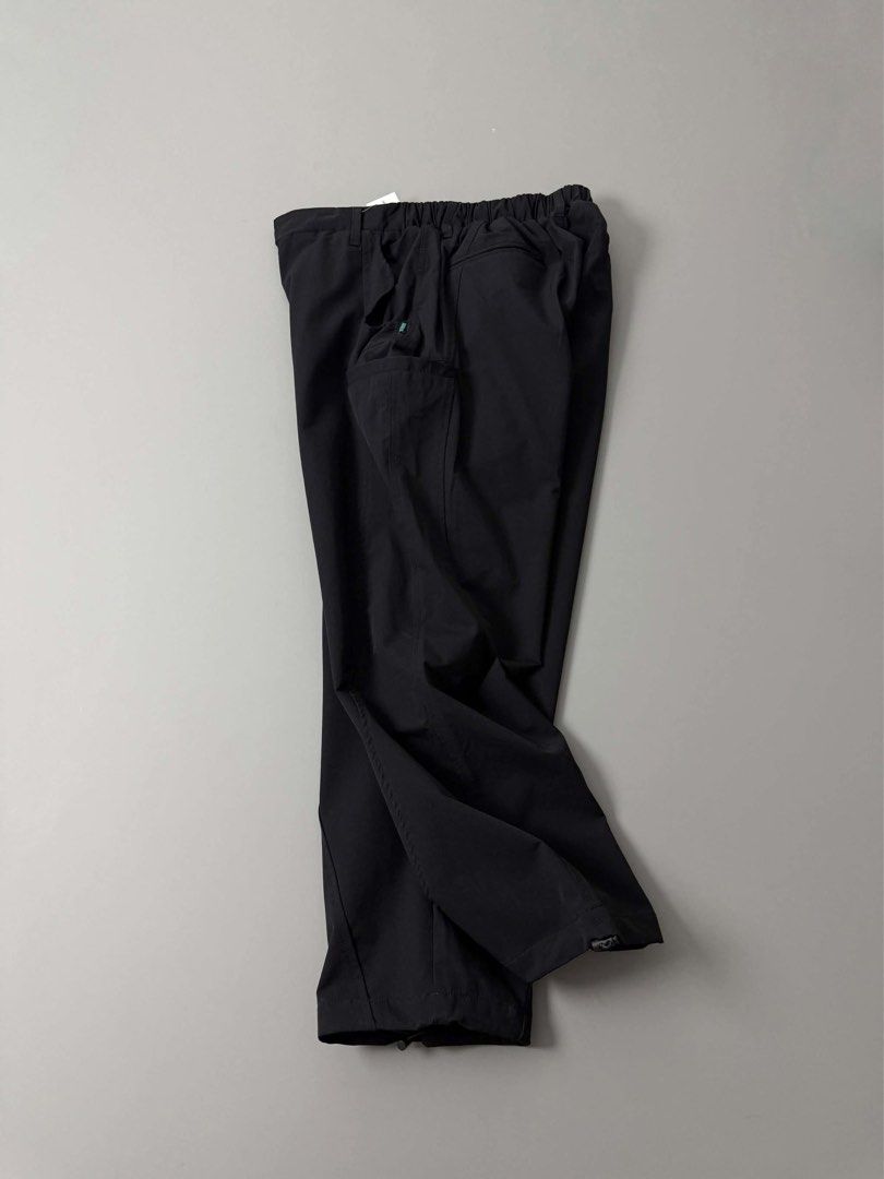 OCTOBOL TECHWEAR PANTS (Category: Jeans) located in Guagua. Submitted by sweetboyy (Listing ID 1471040135, Image 2). Description: OCTOBOL TECHWEAR PANTS EXCELLENT CONDITION SIZE LARGE ON TAG DIMES: WAISTLINE 32-36 / LENGTH 39 / LEG OPENING 8.5.