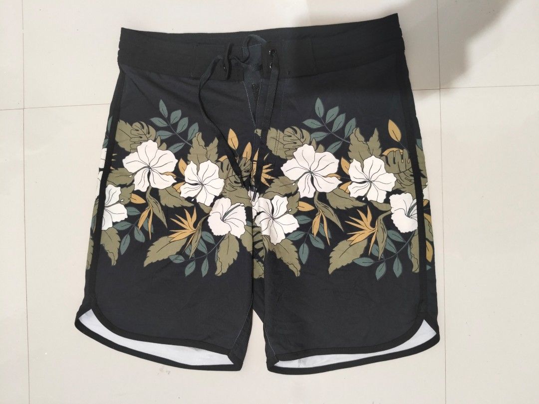 Old Navy Board Short 4-way stretch (Category: Activewear) located in Cebu City. Submitted by paulactan (Listing ID 1471049060, Image 1). Description: size 28 on tag. fits size 30 18" length quick dry stretch material.