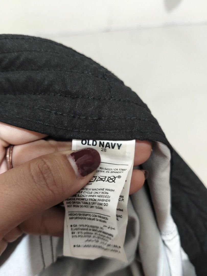Old Navy Board Short 4-way stretch (Category: Activewear) located in Cebu City. Submitted by paulactan (Listing ID 1471049060, Image 3). Description: size 28 on tag. fits size 30 18" length quick dry stretch material.
