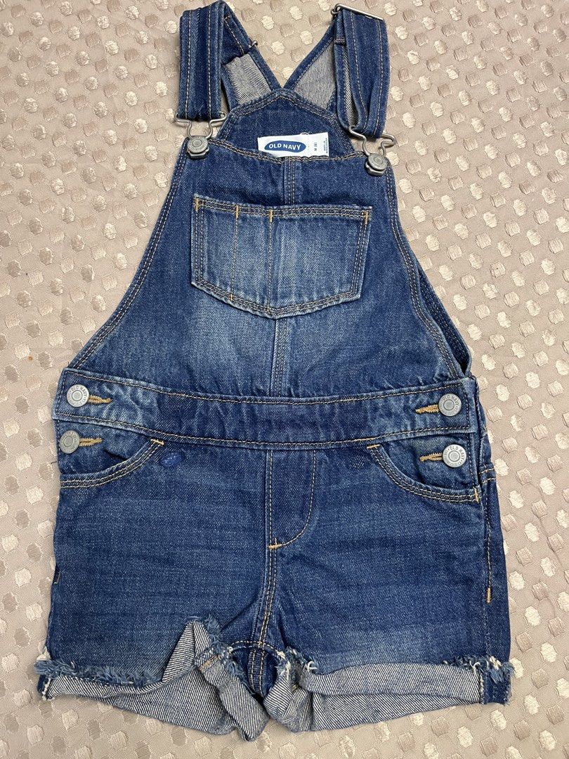 Old Navy Denim overall (Category: Coats, Jackets and Outerwear) located in Santa Cruz, Pampanga. Submitted by stfh_p (Listing ID 1471045471, Image 1). Description: Old Navy denim overalls for Kids (3-4 years old).