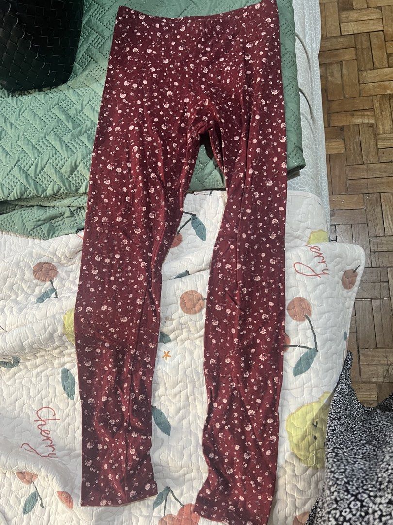 Old Navy Rose Red bottom (Category: Babies & Kids Fashion) located in Paranaque City. Submitted by arianem031087 (Listing ID 1470998974, Image 2). Description: Size: Xl (14-16) Gartherized waist Age: 5/6/7 maxum of 8.