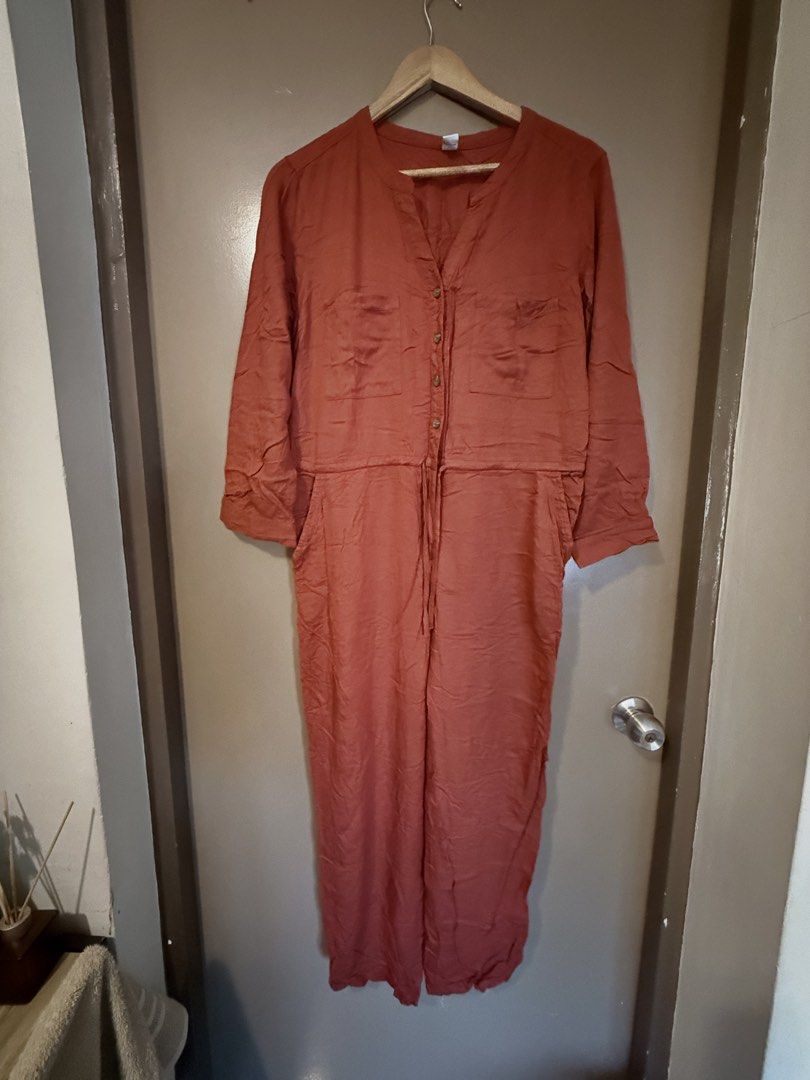 Old Navy Rust Orange Button Front Jumpsuit Size Petite Large (Category: Jumpsuits) located in Quezon City. Submitted by slowpopanda (Listing ID 1471022441, Image 1). Description: - Chest 22inches laid flat - Waist 18inches laid flat - Brand: Old Navy - Size: Large Petite - Color: Rust orange - Material: Lightweight fabric - Features: Long sleeves, button-front neckline, dual chest pockets, adjustable drawstring waist, and side pockets - Condition