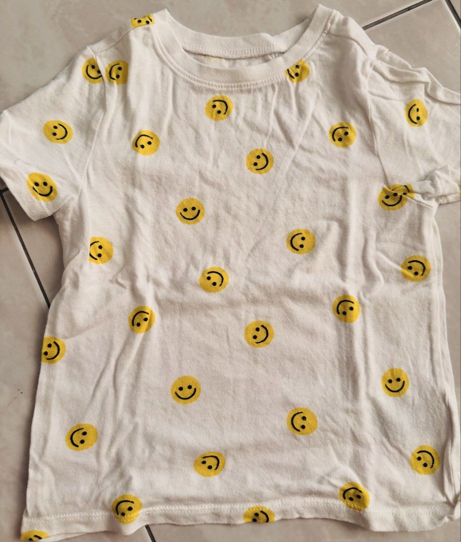 Old navy smiley (Category: Babies & Kids Fashion) located in Tarlac. Submitted by kai.0621 (Listing ID 1470993513, Image 1). Description: .