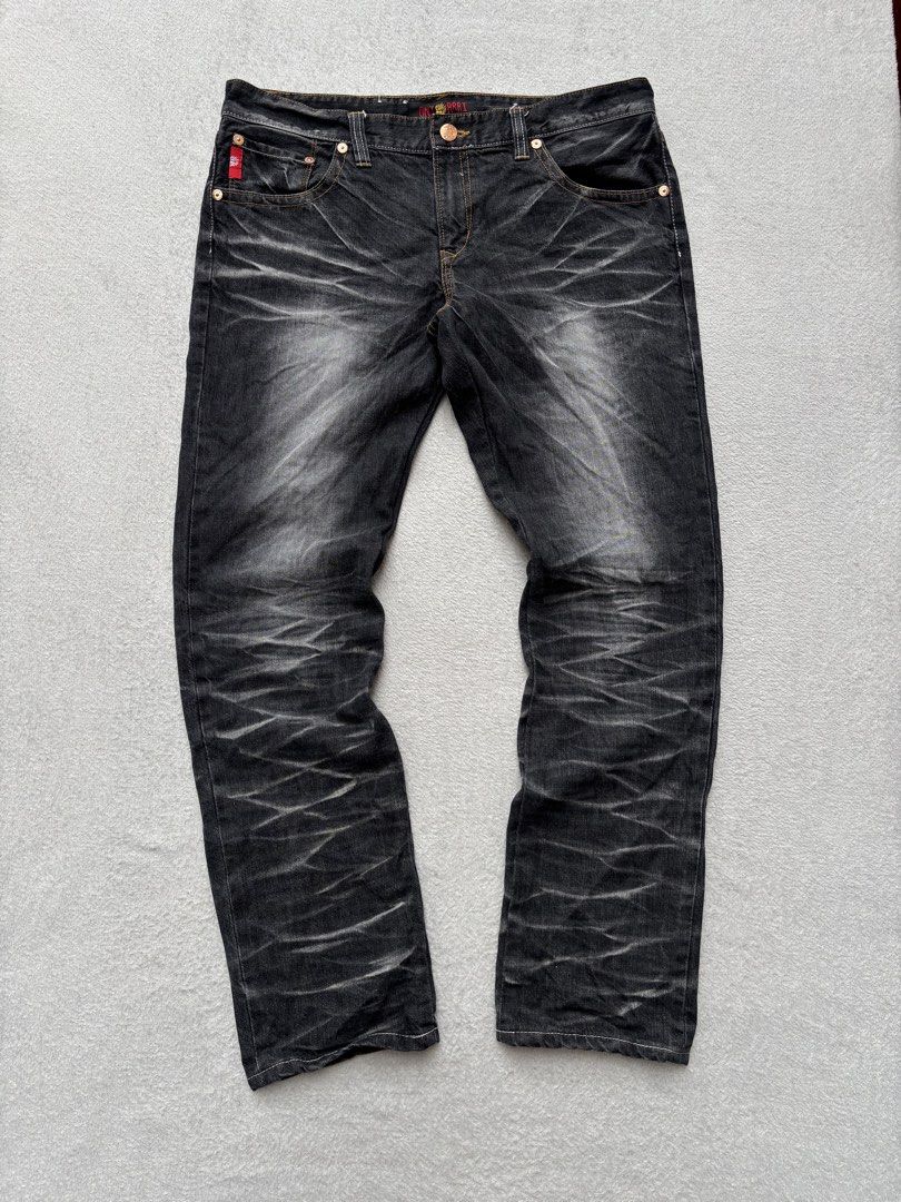 Oniarai Denim Jeans (Category: Jeans) located in Baguio. Submitted by thecollector2600 (Listing ID 1470941871, Image 2). Description: Waist-38” Outseam-41” Inseam-31” Leg opening-7.5” Rise-11” Thigh-11” Knee-9”.
