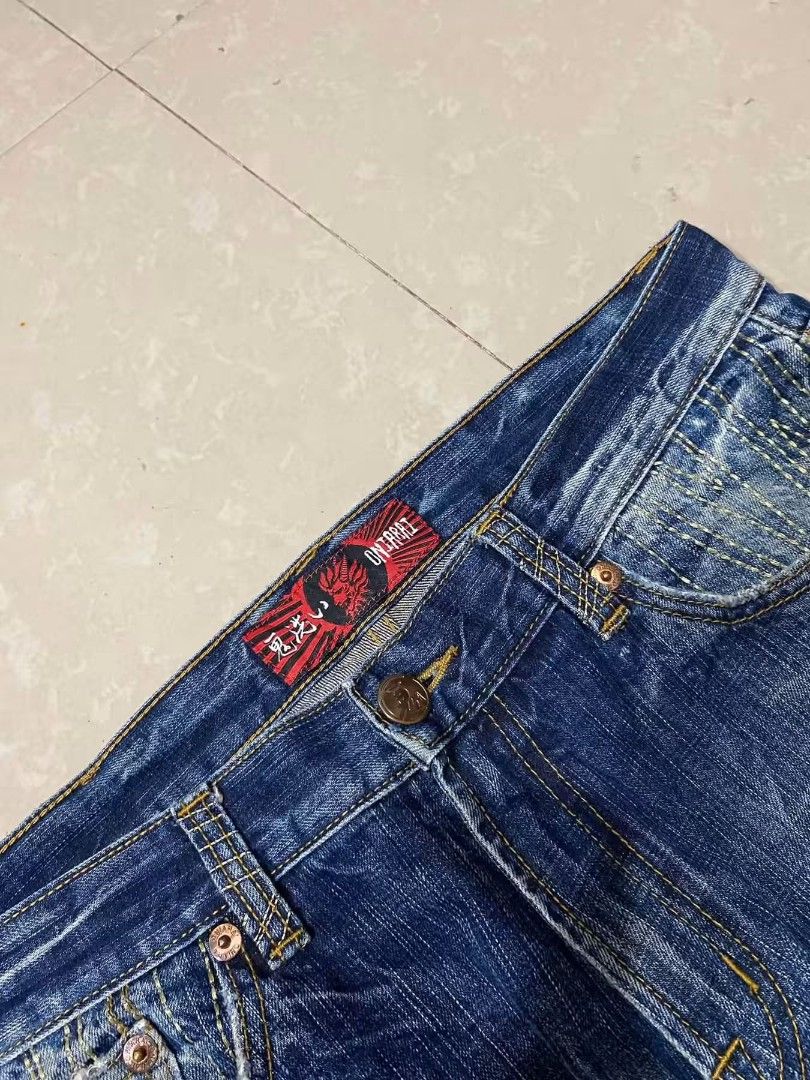 ONIARAI JEANS (Category: Jeans) located in Talisay. Submitted by btchgetsome1 (Listing ID 1471047649, Image 3). Description: SIZE 34 .