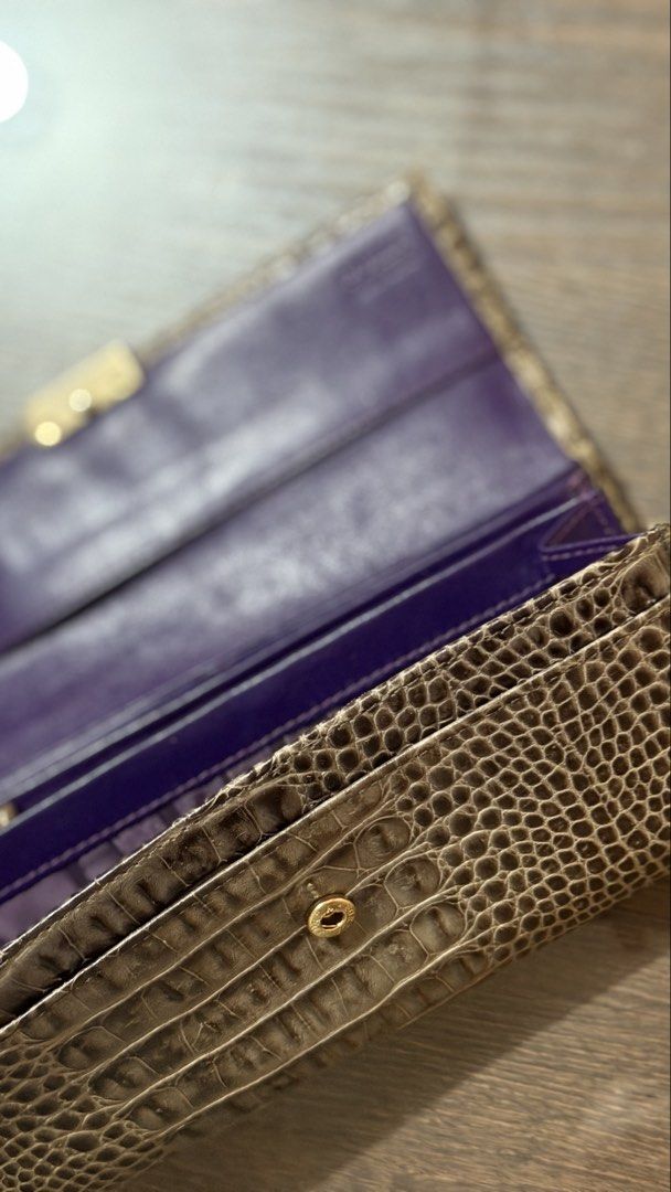 Orig Furl crocs wallet (Category: Luxury Bags & Wallets) located in Manolo Fortich. Submitted by luxebox_quin (Listing ID 1470985059, Image 3). Description: Preloved.