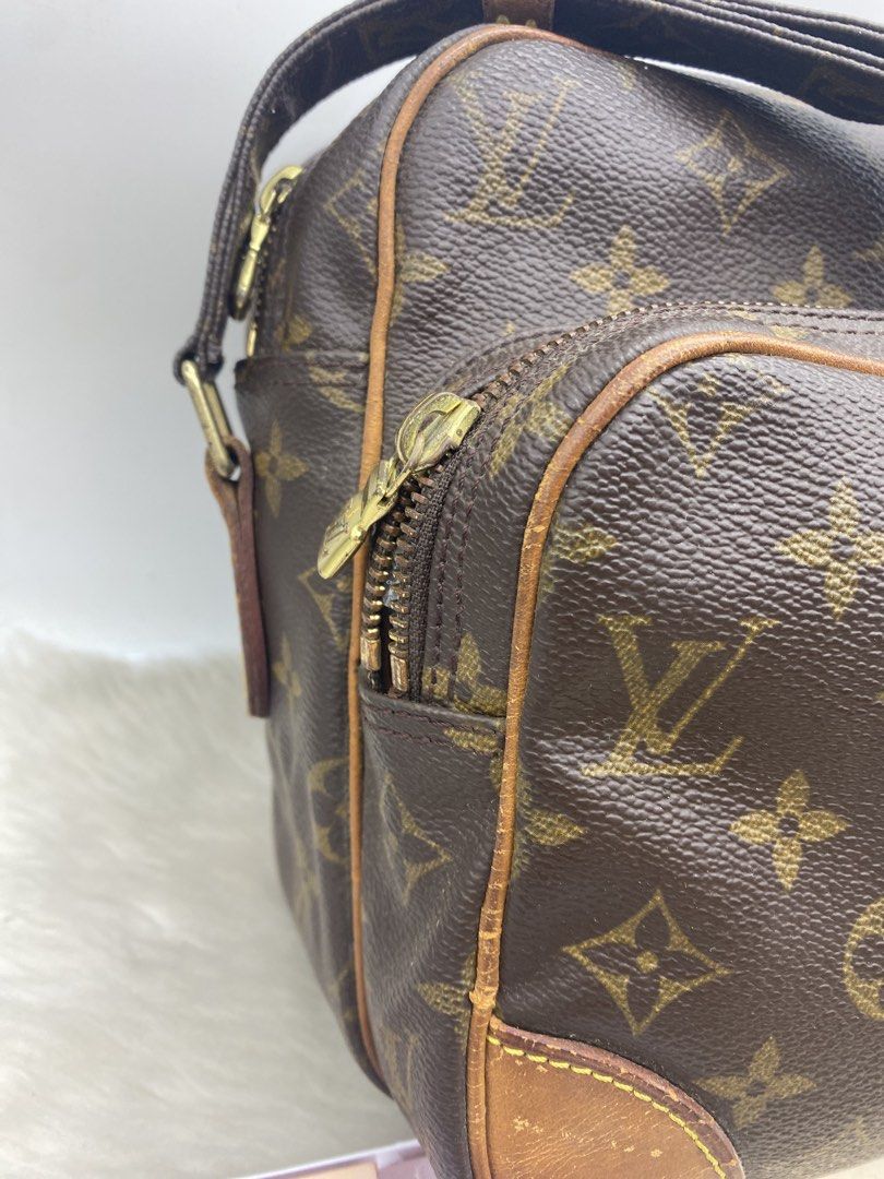 Orig Louis Vuitton Monogram Canvas Messenger Bag (Category: Luxury Bags & Wallets) located in Bacolod City. Submitted by chuchaystuffs (Listing ID 1470945442, Image 3). Description: - Authentic Louis Vuitton monogram canvas messenger bag - Classic brown monogram print with vintage tan leather trim - Dual zip compartments with fully functional gold-tone hardware - Adjustable shoulder strap for comfortable wear - Spacious interior perfect for daily