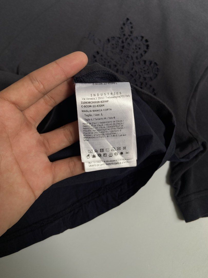Orig moncler women (Category: Shirts) located in Libmanan. Submitted by kushin2.0 (Listing ID 1470957745, Image 3). Description: Moncler 21.5 x 26 Excellent condition No issue 100% Original.