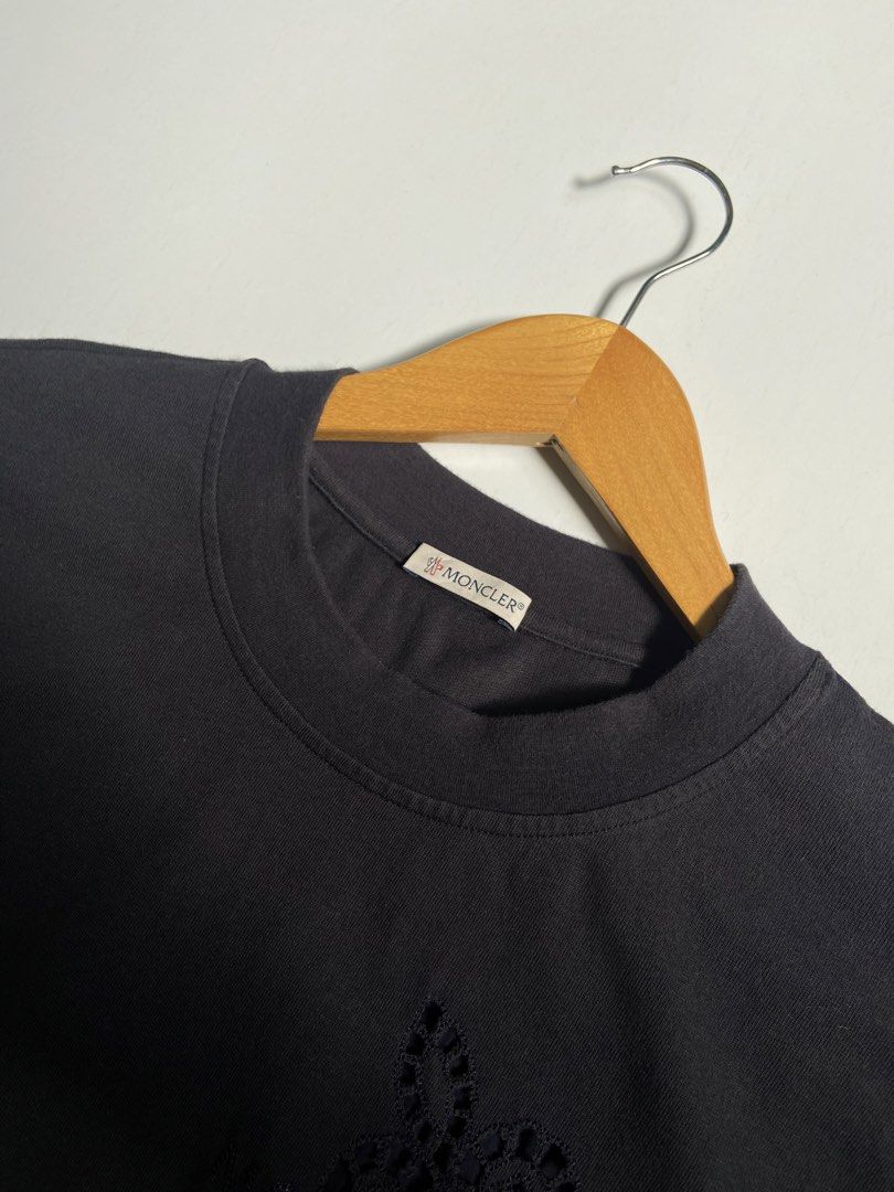 Orig moncler women (Category: Shirts) located in Libmanan. Submitted by kushin2.0 (Listing ID 1470957745, Image 2). Description: Moncler 21.5 x 26 Excellent condition No issue 100% Original.