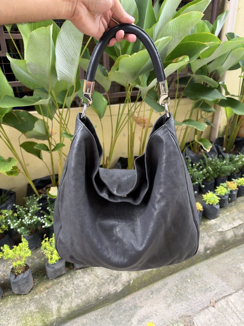 Orig YSL Roady hobo bag (Category: Shoulder Bags) located in Cagayan de Oro. Submitted by negosyantesibengineer (Listing ID 1470977065, Image 1). Description: .