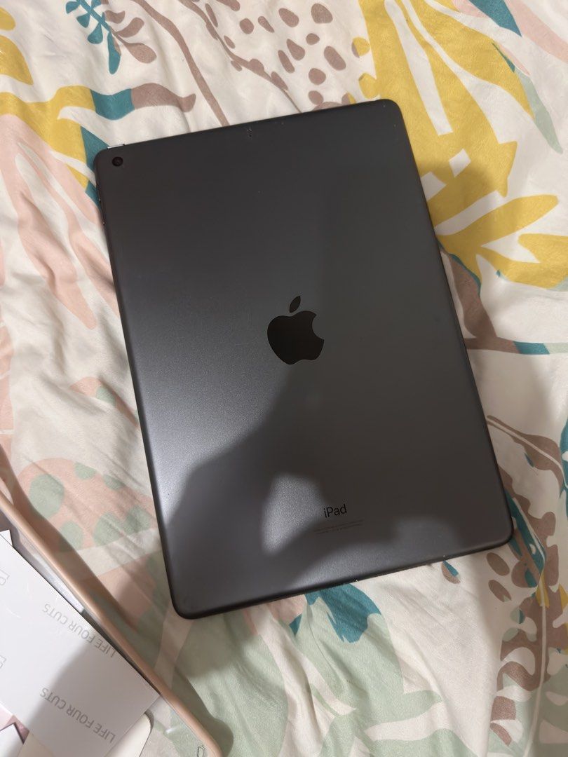 Original Apple iPad 9th Generation (256GB) (Category: iPad) located in Manila. Submitted by elle.sab (Listing ID 1471035472, Image 2). Description: FOR SALE: ORIGINAL iPad 9th Gen — 256GB Bought from Power Mac Center Complete with original box No issues whatsoever Runs smoothly and works perfectly! RFS: Not using it as much anymore and planning to upgrade. can do meetups in sta rosa laguna or manila! 💌 DM me for inquiries, or more photos!.