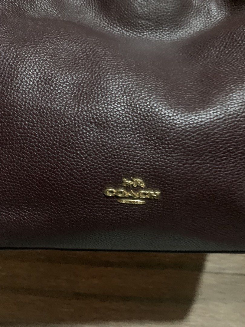 Original Coach Shoulder Bag (Category: Shoulder Bags) located in Aliaga. Submitted by ukaybags2428 (Listing ID 1470992362, Image 2). Description: Medium Ganda nito .