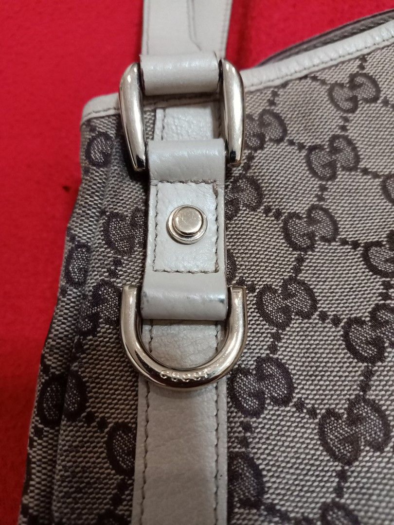 Original gucci monogram shoulder bag (Category: Shoulder Bags) located in Binmaley. Submitted by fashionluxury058 (Listing ID 1471007105, Image 3). Description: original gucci monogram shoulder bag in very good condition size: medium.