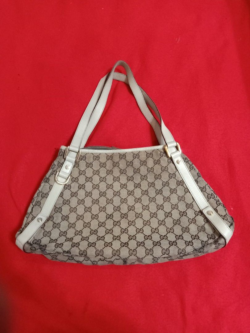 Original gucci monogram shoulder bag (Category: Shoulder Bags) located in Binmaley. Submitted by fashionluxury058 (Listing ID 1471007105, Image 1). Description: original gucci monogram shoulder bag in very good condition size: medium.