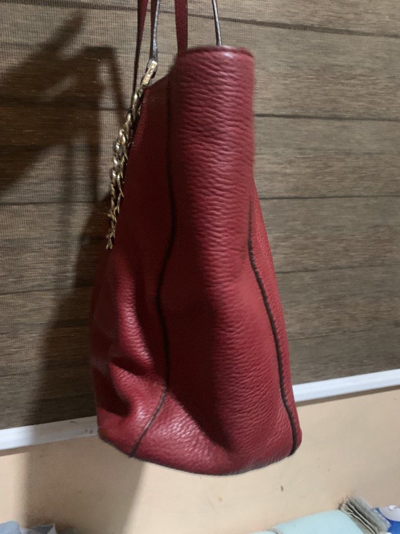 Original Michael Kors Shoulder Bag (Category: Shoulder Bags) located in Aliaga. Submitted by ukaybags2428 (Listing ID 1470992165, Image 3). Description: Large kasya laptop No issue Ganda nito.