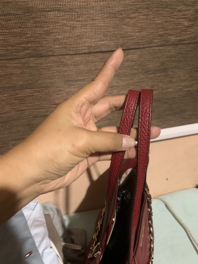 Original Michael Kors Shoulder Bag (Category: Shoulder Bags) located in Aliaga. Submitted by ukaybags2428 (Listing ID 1470992165, Image 2). Description: Large kasya laptop No issue Ganda nito.