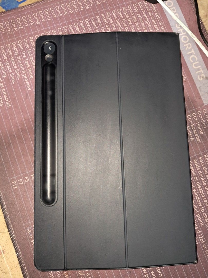 Original samsung keyboard and spen from s9 tablet (Category: Others) located in Taguig. Submitted by royalmountain.89dbca (Listing ID 1471053147, Image 2). Description: Original samsung keyboard and spen from s9 tablet 2500 .