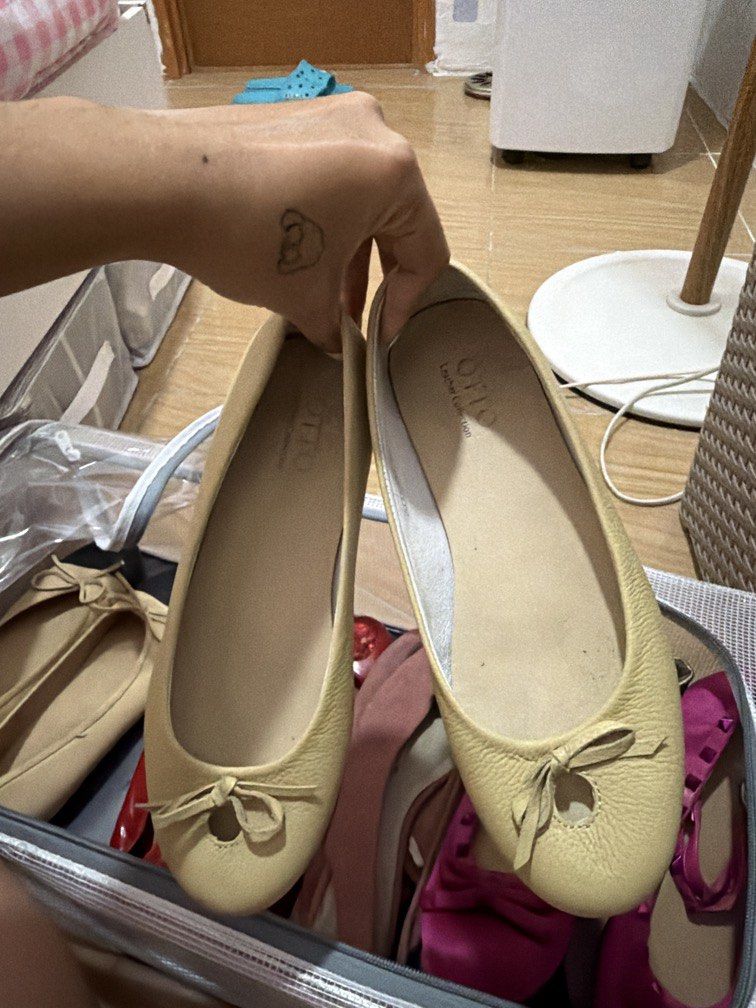 Otto shoes (Category: Flats & Sandals) located in Rizal. Submitted by rashamd (Listing ID 1471053462, Image 1). Description: Eu 38 Real leather Free leather conditioner from otto.