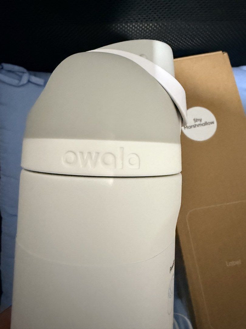 Owala FreeSip 24oz Shy Marshmallow (Category: Water Bottles & Tumblers) located in Pasig City. Submitted by thetravellingguyinstyle (Listing ID 1471081568, Image 2). Description: - Brand: Owala FreeSip - Colorway: Shy Marshmallow (White & Grey) - Capacity: 24 oz / 710 ml - Condition: Brand new with original box, price tag and receipt - Features: Insulated stainless steel with dual-sip and swig mouthpiece - Style: Clean, minimalist look.