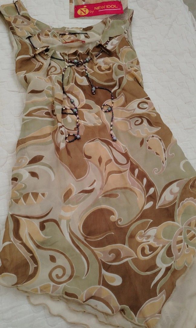Paisley-pattern beaded top (Category: Sleeveless) located in Panabo. Submitted by _elfiethreads (Listing ID 1471058688, Image 2). Description: Small-medium No flaws.