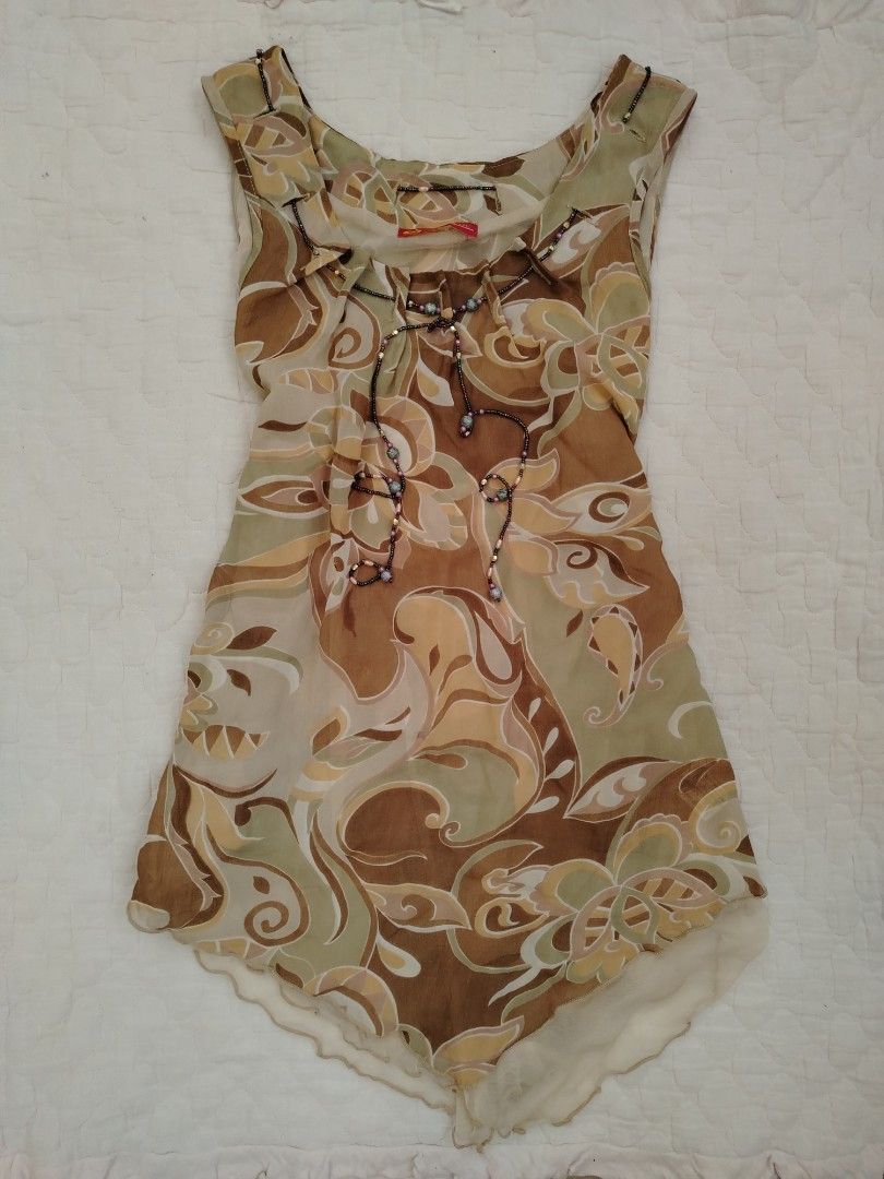 Paisley-pattern beaded top (Category: Sleeveless) located in Panabo. Submitted by _elfiethreads (Listing ID 1471058688, Image 1). Description: Small-medium No flaws.
