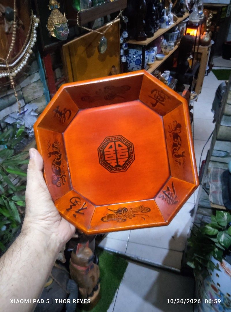 Palgakban: Korean Lacquered Wooden Octagonal Footed Tray (Category: Other Kitchenware & Tableware) located in Valenzuela. Submitted by mighthor0526 (Listing ID 1471114044, Image 2). Description: Measurements on photos provided Preloved item, no issue Payment thru Gcash or Abono by Lalamove rider Delivery by rider or shipping will be shouldered by the buyer Pm me if interested .