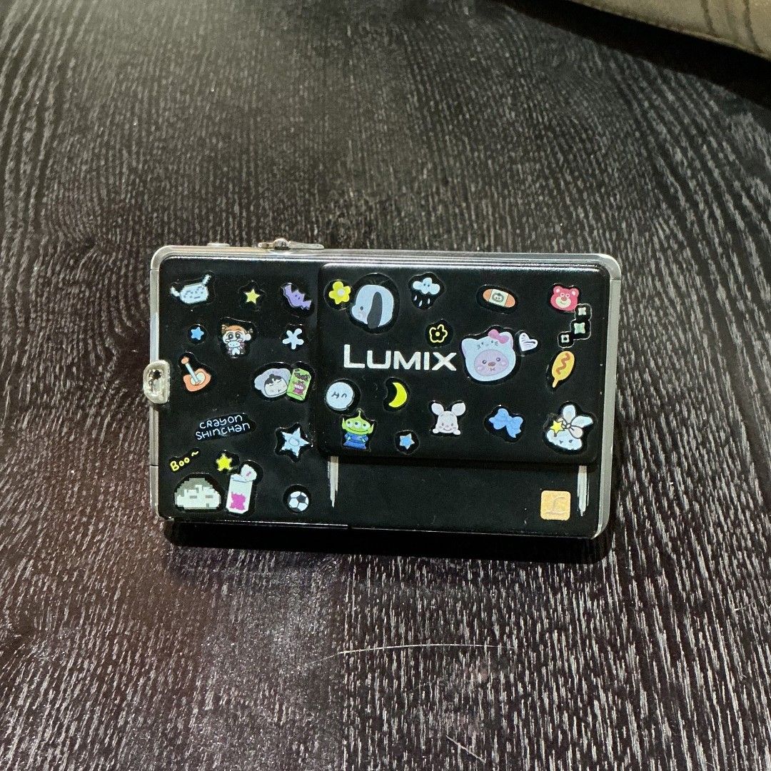 Panasonic Lumix DMC-FP1 📸 (Category: Cameras) located in Manila. Submitted by bebichichiz (Listing ID 1470260529, Image 1). Description: Details: - Model: Panasonic Lumix DMC-FP1 - Condition: Working - Display: Working - Cosmetic condition: Signs of use and stickers (can be removed) - Battery: Included - Charger: No compatible charger available Please note: - The camera works, but I don't have the proper charger for the battery. Selling as-is wi