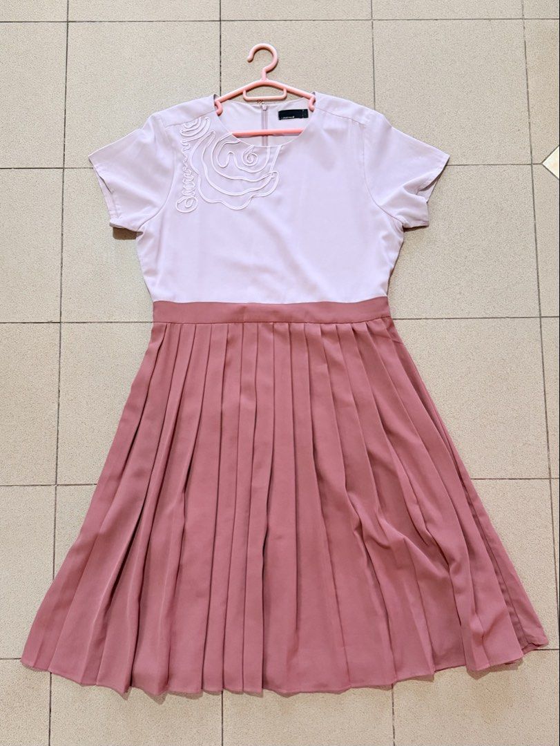 Paperdolls Dress (XL) (Category: Dresses) located in Manila. Submitted by jssca_101025 (Listing ID 1470975436, Image 1). Description: Like new No flaws XL.