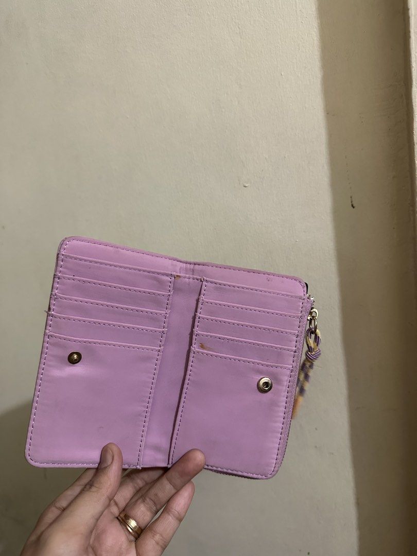 Parfois bifold wallet (Category: Wallets & Card holders) located in Bulacan. Submitted by mayoibay (Listing ID 1471035718, Image 2). Description: .