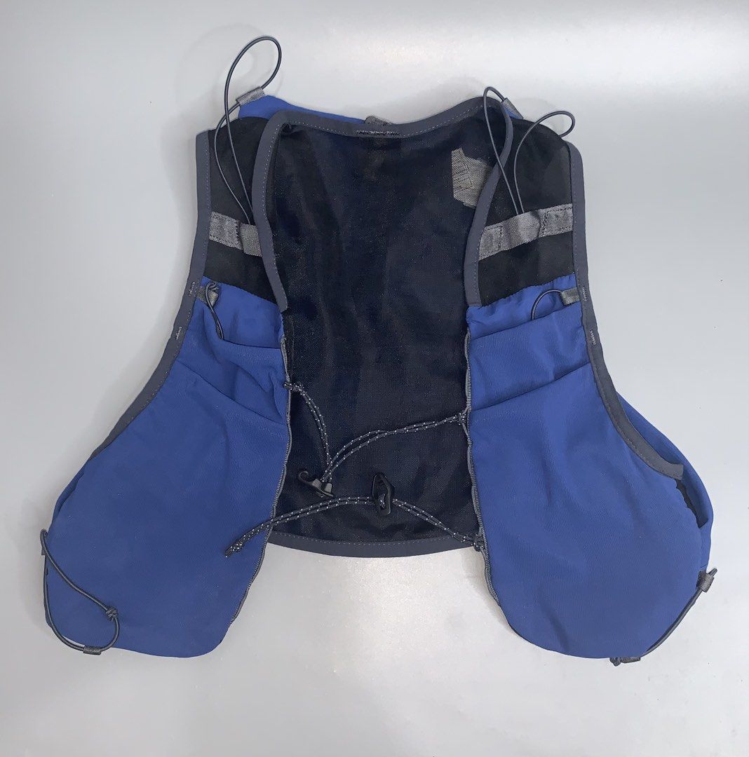 Patagonia Running Vest (Category: Backpacks) located in Binan City. Submitted by hybrid_archival_theory (Listing ID 1470966469, Image 3). Description: Patagonia Slope Runner Endurance Vest Unisex Size: Small In Excellent Condition 📩📩📩 DM to Purchase •Patagonia Slope Runner Endurance Vest (in a blue colorway), a lightweight, 3-liter trail running hydration vest. Key Features: • Capacity: 3 liters for essential trail gear • Hydration: Chest pock