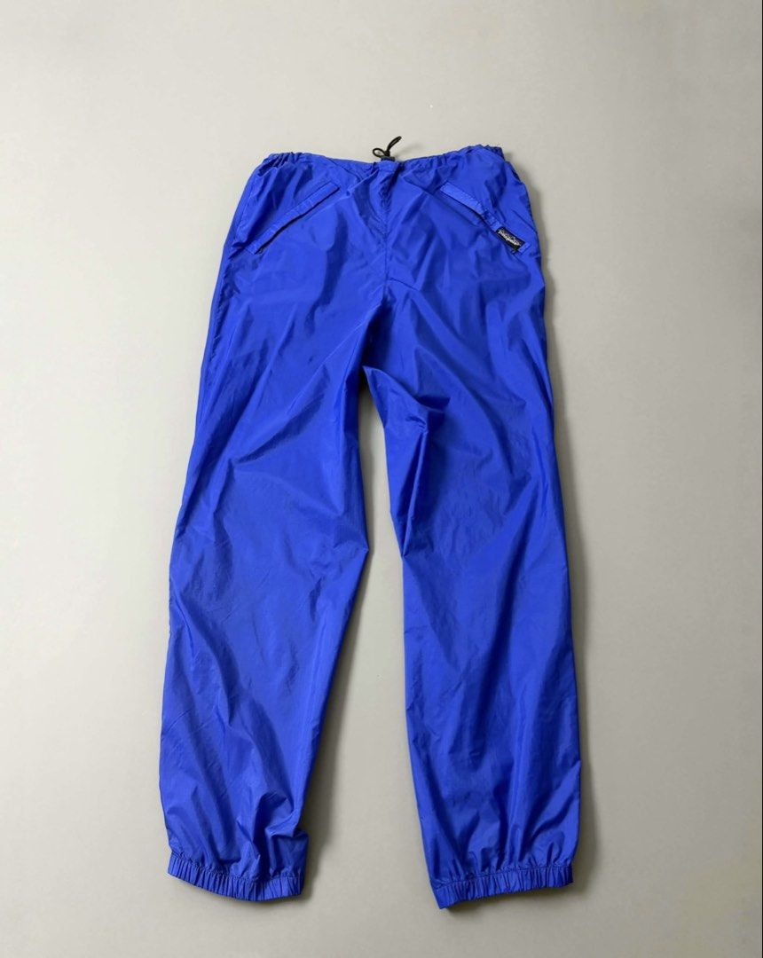 PATAGONIA VINTAGE NYLON PANTS (Category: Joggers) located in Guagua. Submitted by sweetboyy (Listing ID 1471073889, Image 1). Description: PATAGONIA VINTAGE NYLON PANTS EXCELLENT CONDITION SIZE MEDIUM ON TAG DIMES: WAISTLINE 34 / LENGTH 43 / LEG OPENING 7.