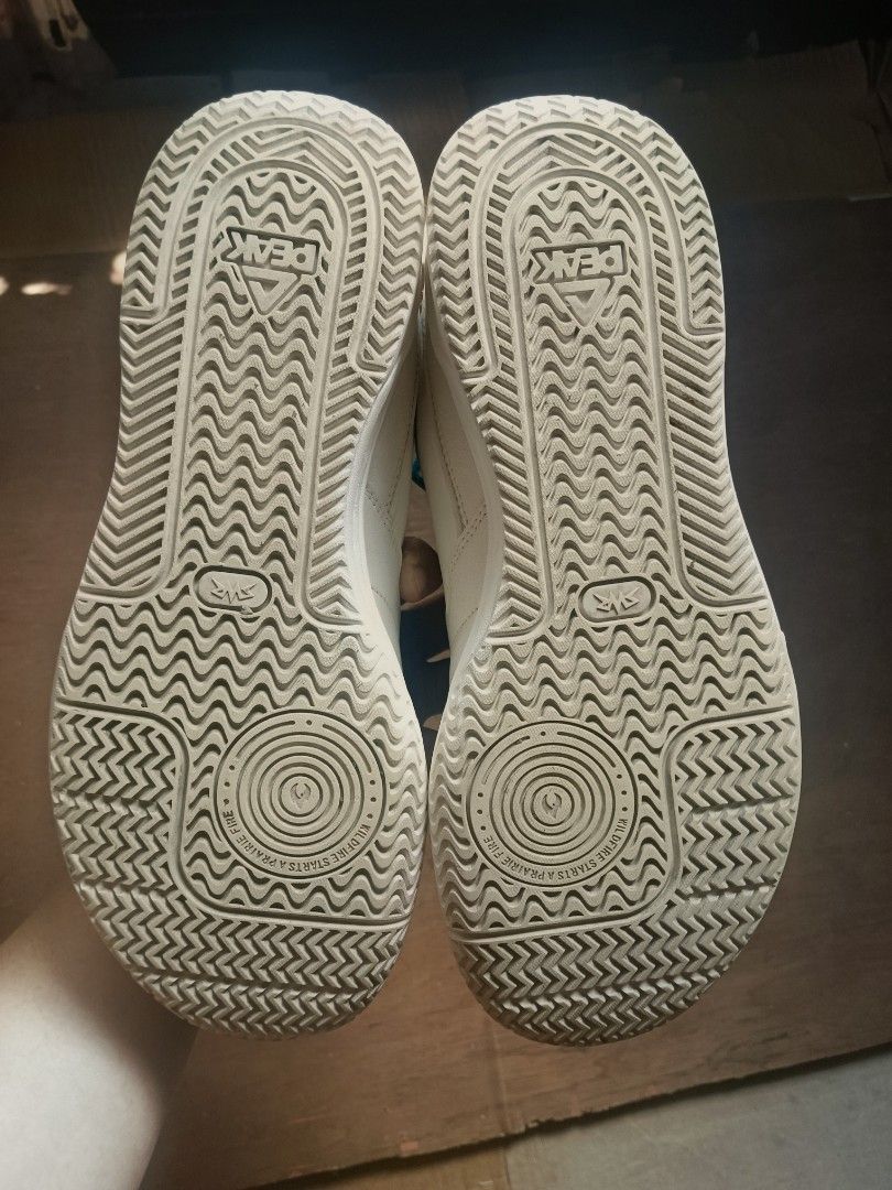 Peak White Blue Athletic Sneakers (Category: Sneakers) located in Malabon City. Submitted by vastdeer-da02f2 (Listing ID 1470973321, Image 3). Description: PEAK Taichi Oco SWR Low (White/Blue) Size 9.5/43/26.5 Cons: may maliit na stain na maliit sa right front side ng right pair as a sign of usage. Pros: Good traction (thick pattern), comfortable cushion, simple design and light weight. For ONLY: ₱1,200.00 can do meet up or pick up. 📍 Malabon Ci