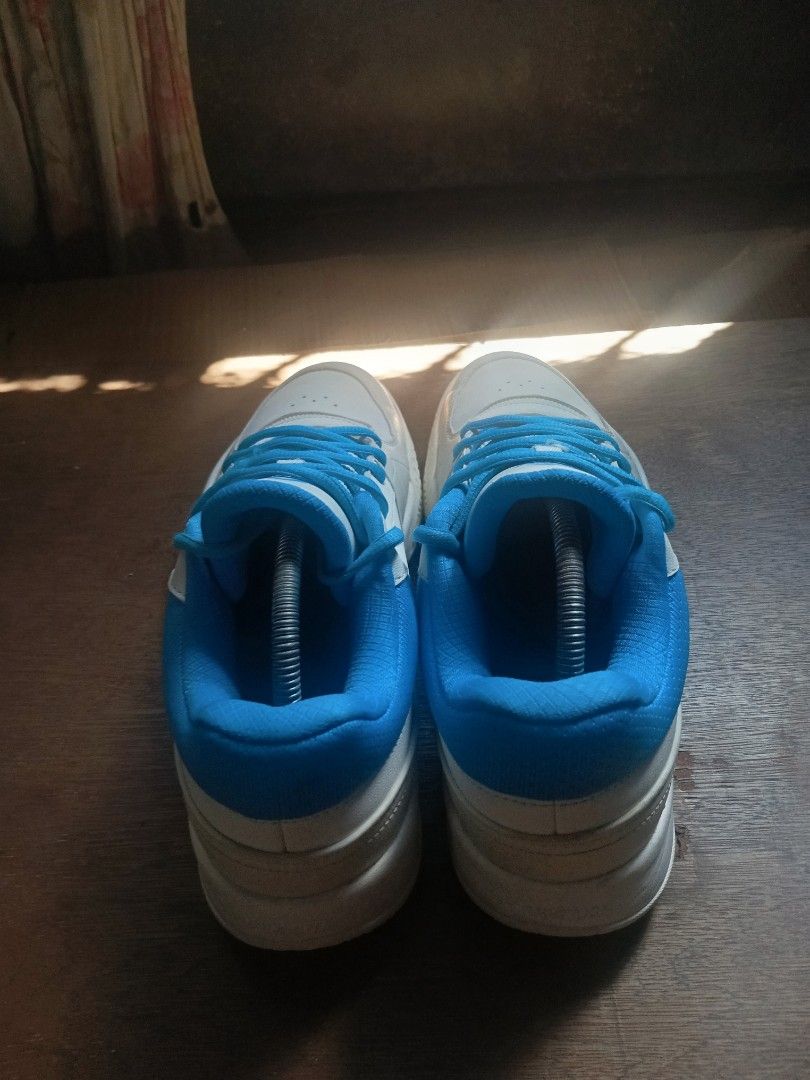 Peak White Blue Athletic Sneakers (Category: Sneakers) located in Malabon City. Submitted by vastdeer-da02f2 (Listing ID 1470973321, Image 2). Description: PEAK Taichi Oco SWR Low (White/Blue) Size 9.5/43/26.5 Cons: may maliit na stain na maliit sa right front side ng right pair as a sign of usage. Pros: Good traction (thick pattern), comfortable cushion, simple design and light weight. For ONLY: ₱1,200.00 can do meet up or pick up. 📍 Malabon Ci