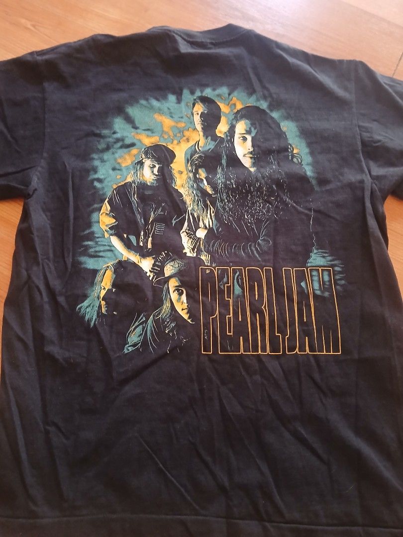 Pearl Jam (Category: Tshirts & Polo Shirts ) located in Pasig City. Submitted by jmluna_iii45224 (Listing ID 1470988492, Image 2). Description: 21 x28 large on tag.