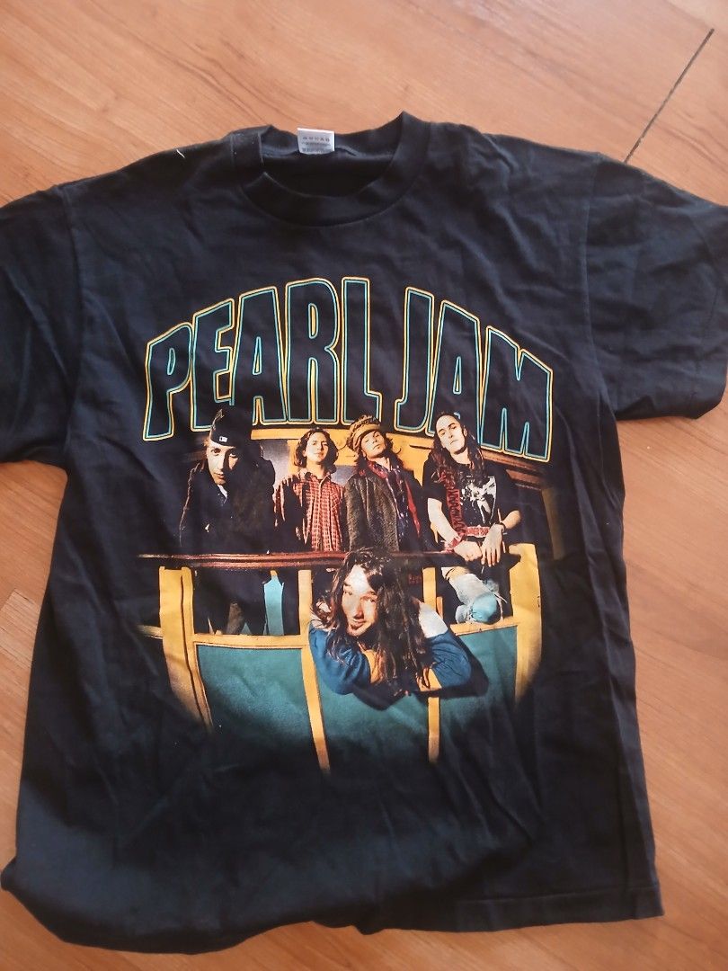 Pearl Jam (Category: Tshirts & Polo Shirts ) located in Pasig City. Submitted by jmluna_iii45224 (Listing ID 1470988492, Image 1). Description: 21 x28 large on tag.