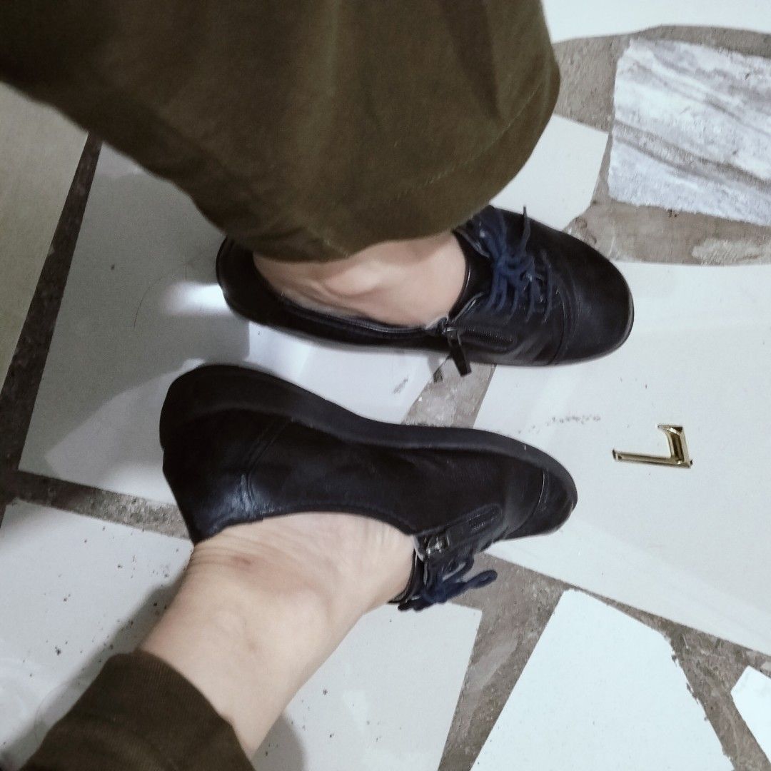Pedala Asics (Category: Flats & Sandals) located in El Salvador. Submitted by francheskaukayukay (Listing ID 1470962943, Image 2). Description: .