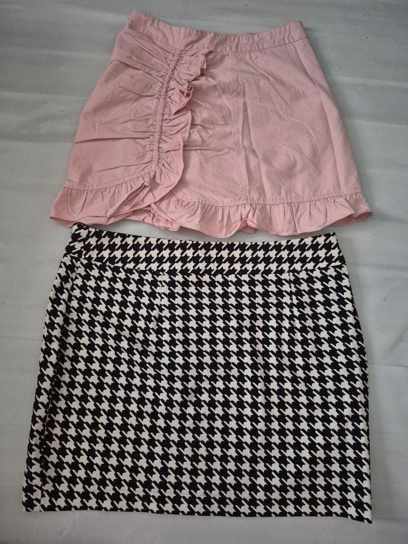 Pencil Mini Skirts Houndstooth and Pink Ruched Ruffle (Category: Skirts) located in Calamba. Submitted by bb.lace (Listing ID 1470973745, Image 1). Description: free for miners (1pc only) minimum P200 purchase black and white issue: - pink issue: stains show above.
